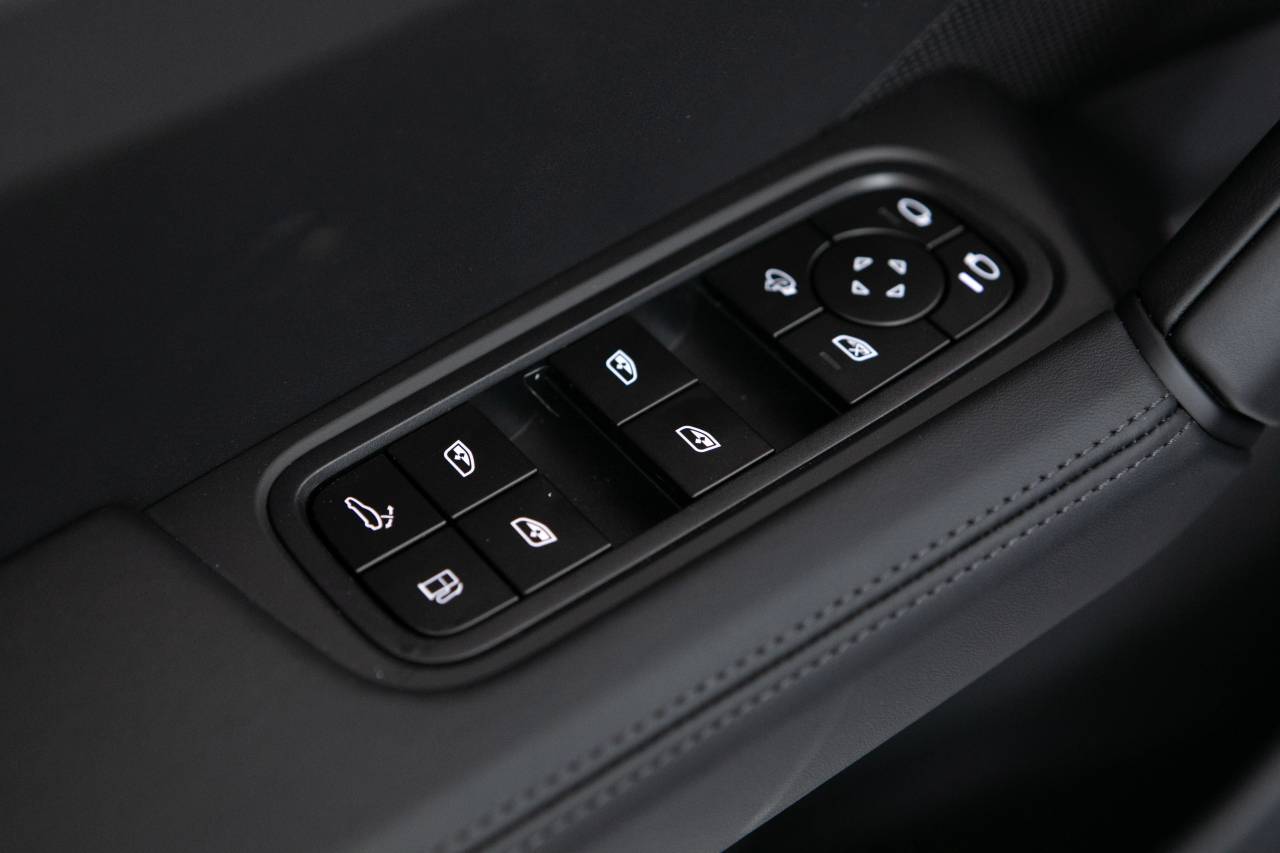 Thumbnail: 2025 Porsche  - 25