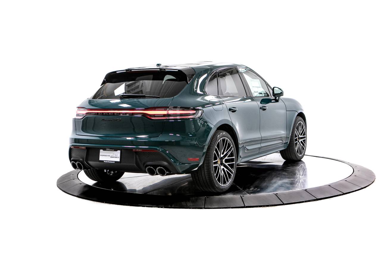 Thumbnail: 2026 Porsche Macan - 7