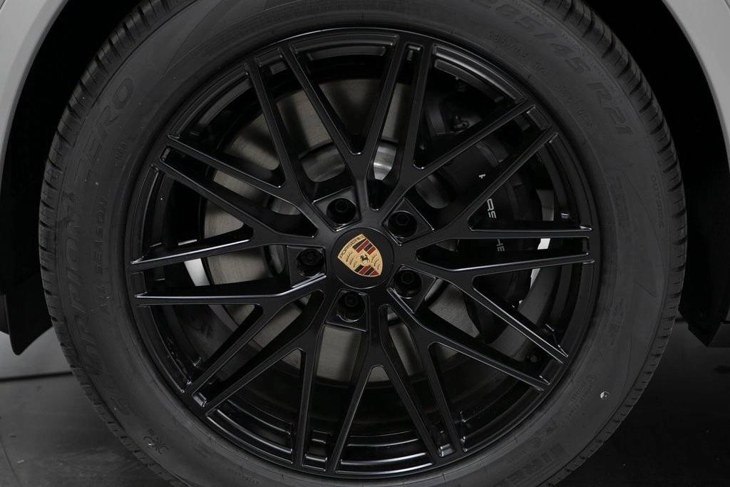Thumbnail: 2025 Porsche  - 11