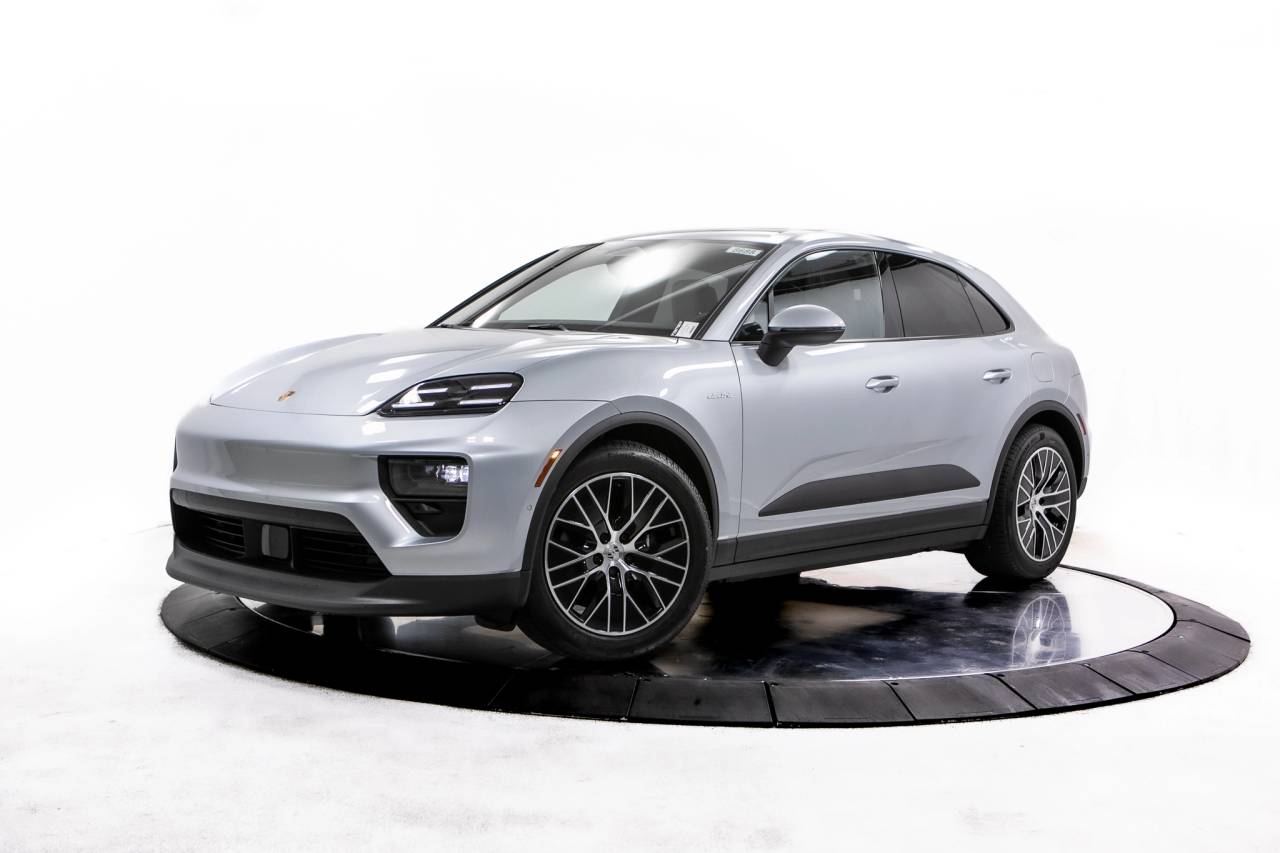 2025 Porsche Macan Base