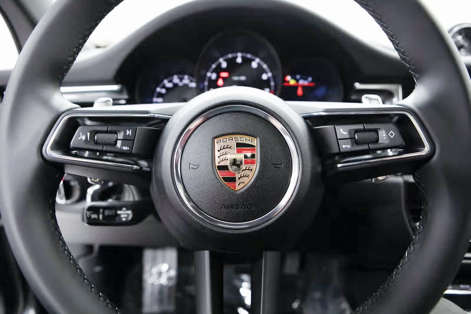 Thumbnail: 2025 Porsche Macan - 14