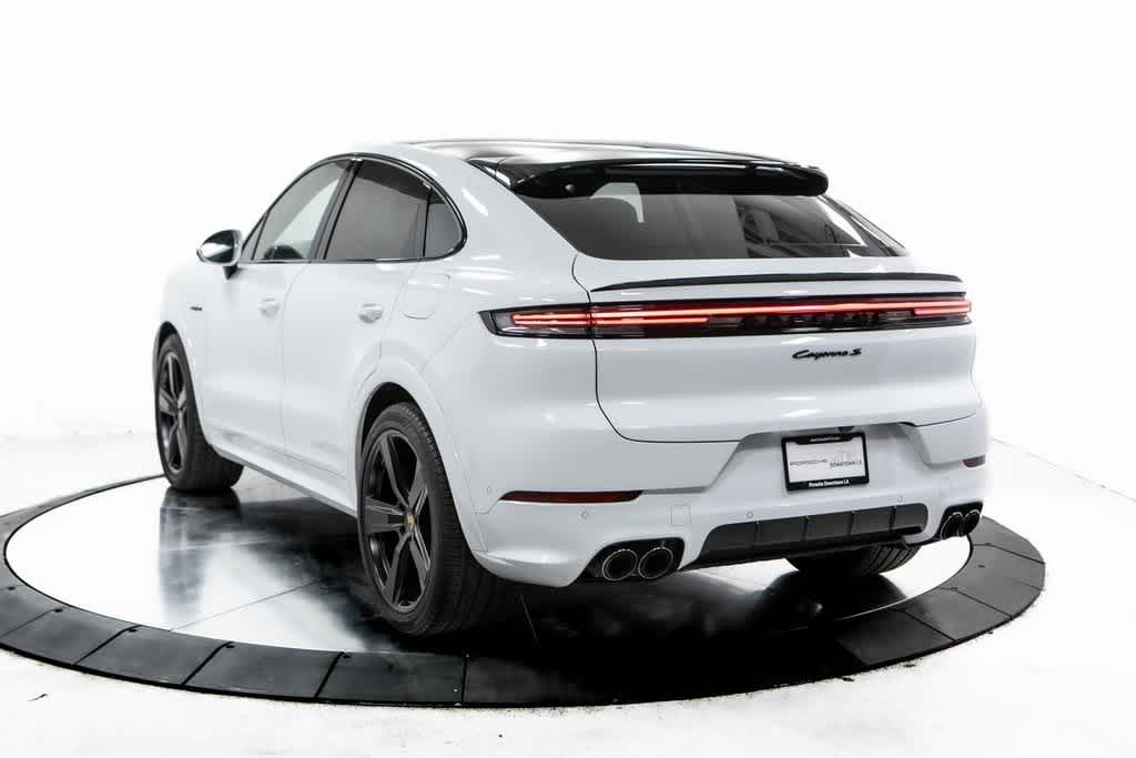 2025 Porsche Cayenne S E-Hybrid Coupe photo 3