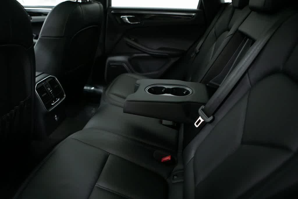 Thumbnail: 2025 Porsche Macan - 34