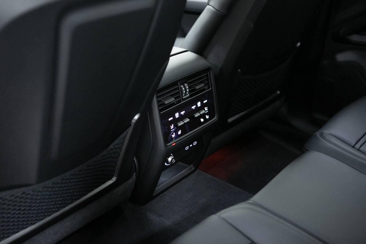 Thumbnail: 2026 Porsche Cayenne - 36