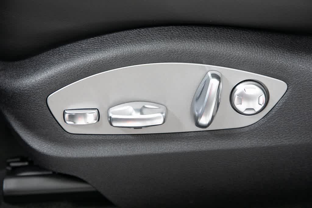 Thumbnail: 2025 Porsche Macan - 12