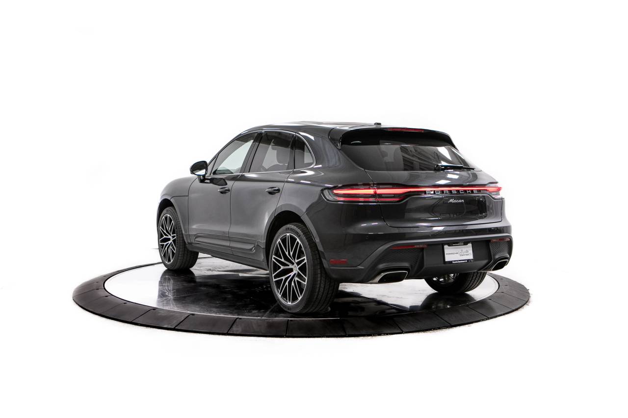 Thumbnail: 2026 Porsche Macan - 3