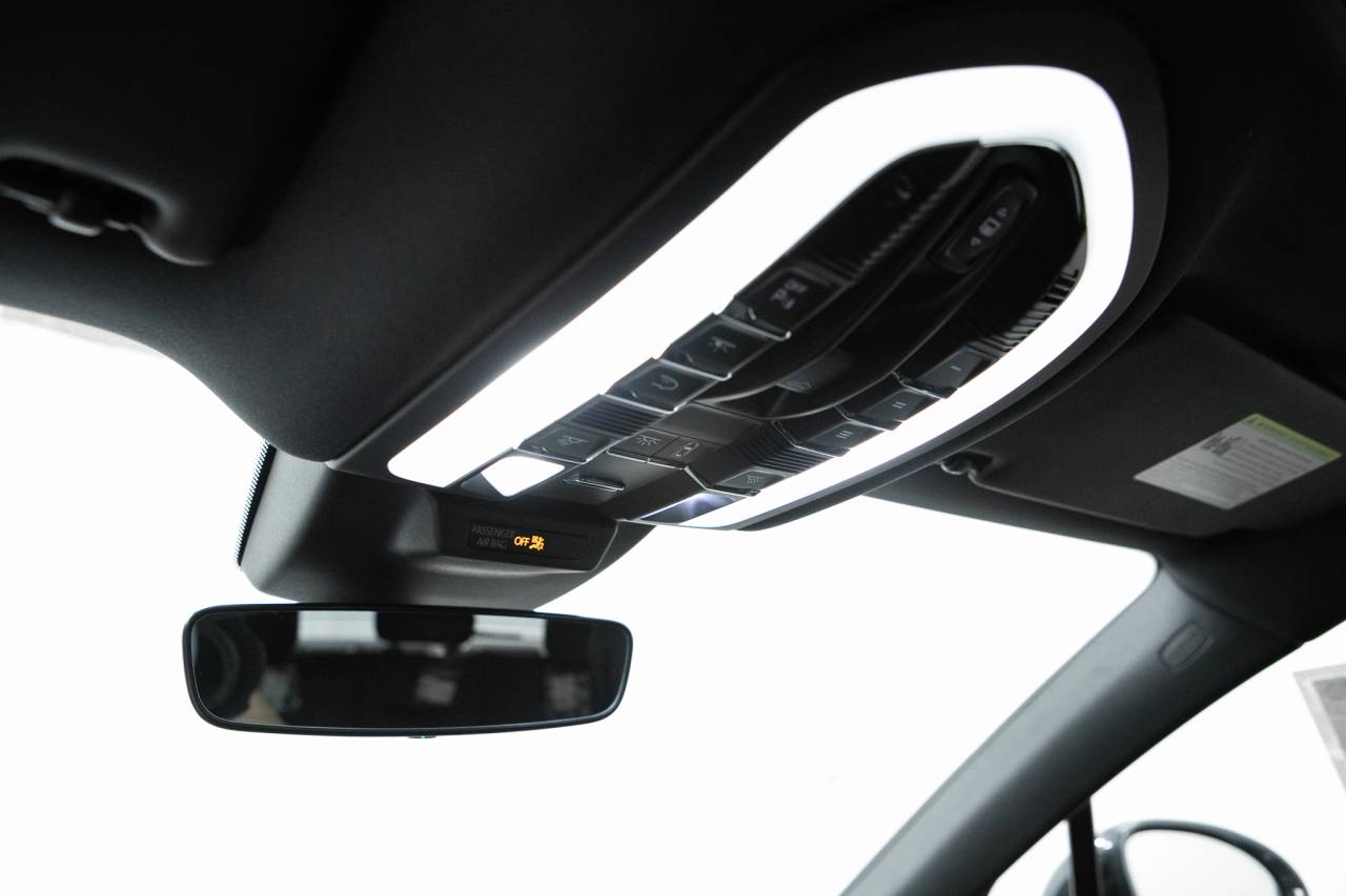 Thumbnail: 2026 Porsche Macan - 29