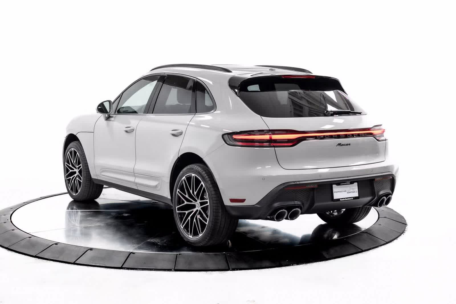 Thumbnail: 2025 Porsche Macan - 3