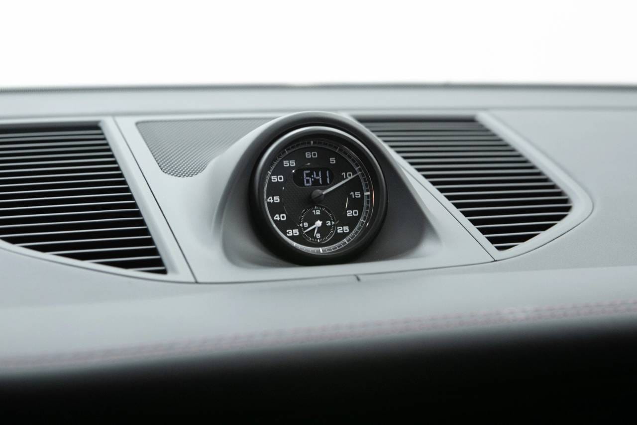 Thumbnail: 2026 Porsche Macan - 31