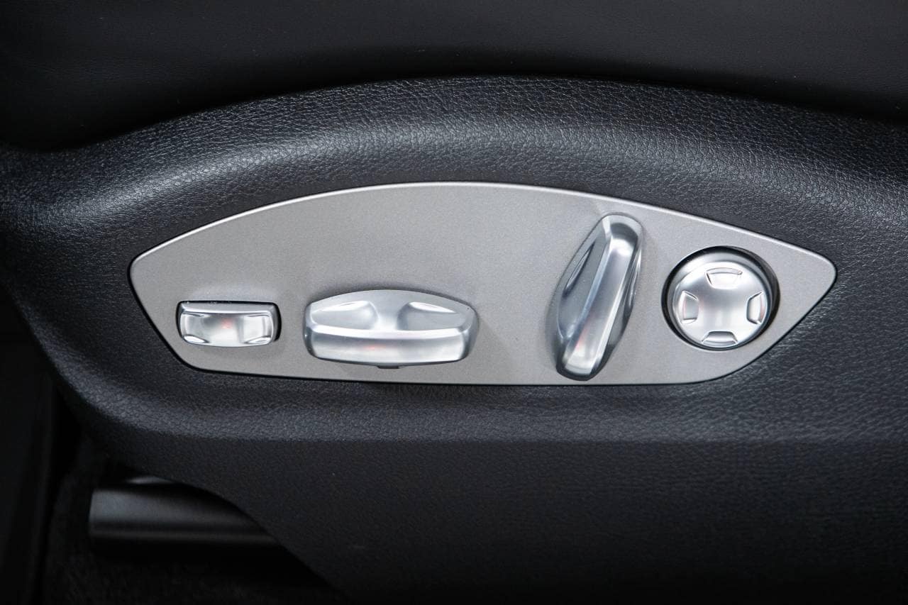 Thumbnail: 2026 Porsche Macan - 24