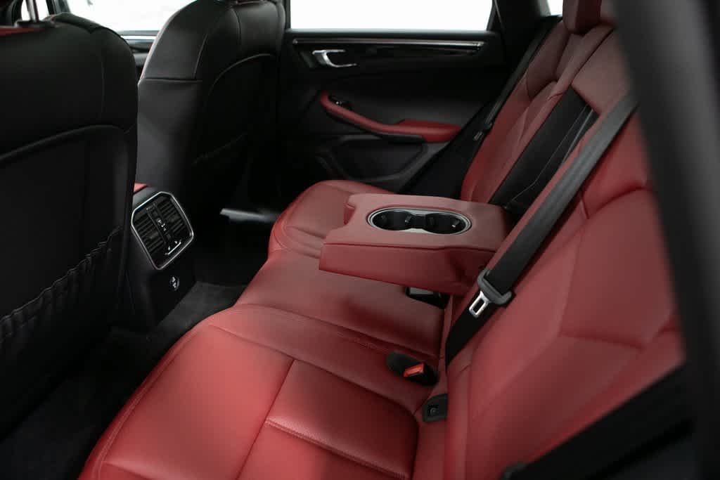 Thumbnail: 2025 Porsche Macan - 34