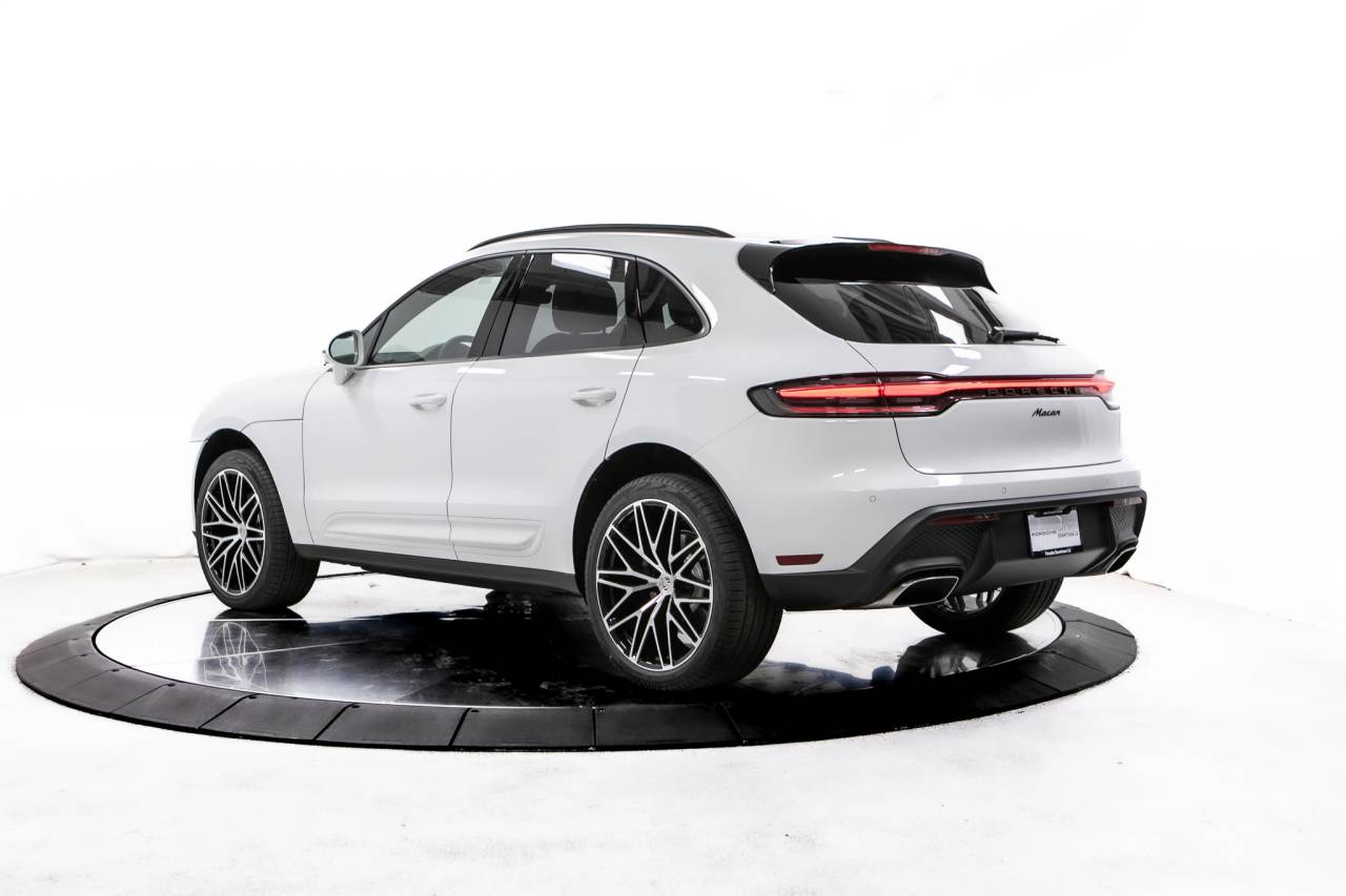 2026 Porsche Macan T photo 2
