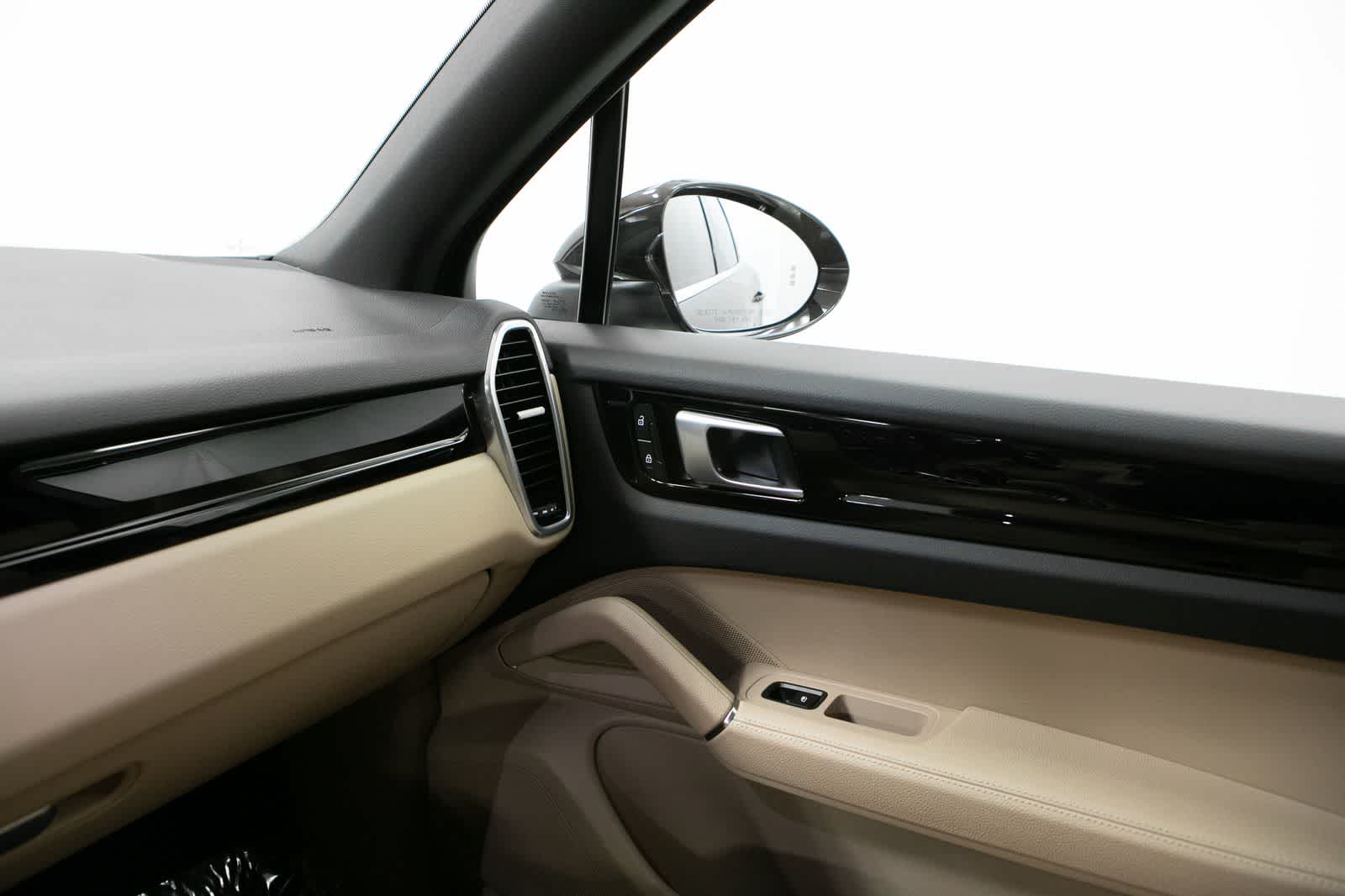 Thumbnail: 2023 Porsche Cayenne - 30