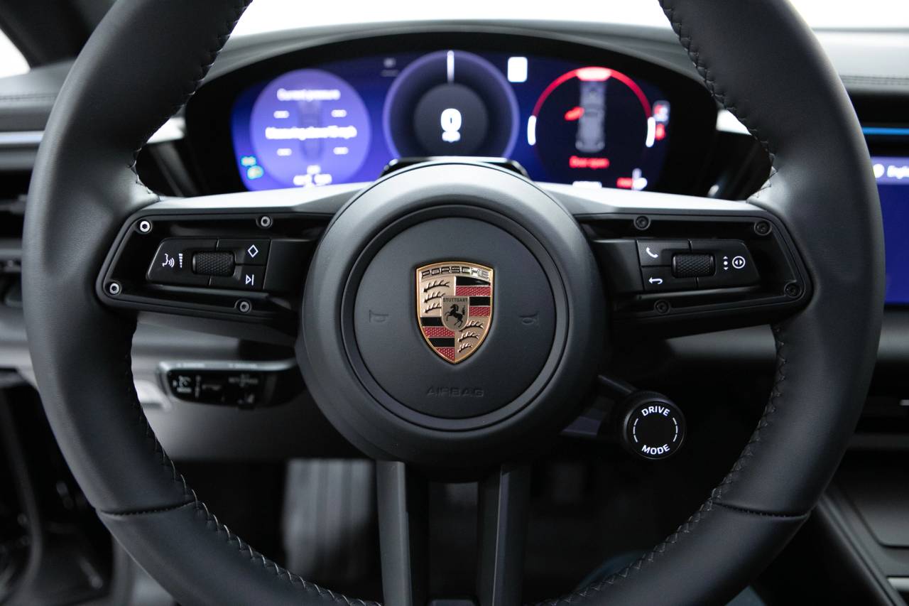 Thumbnail: 2026 Porsche Macan - 20