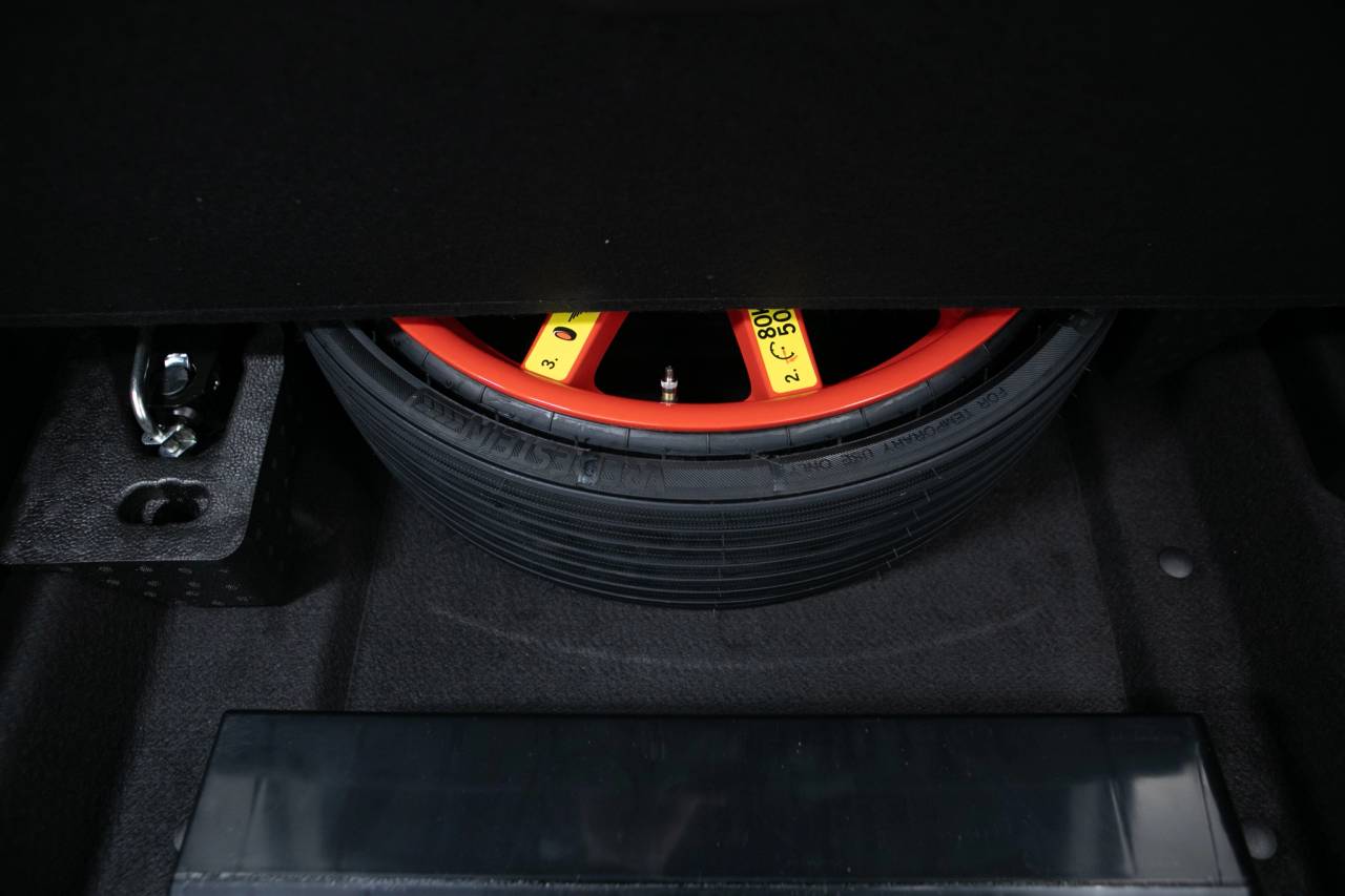 Thumbnail: 2026 Porsche Macan - 40