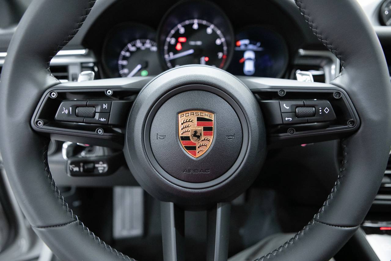 Thumbnail: 2026 Porsche Macan - 19