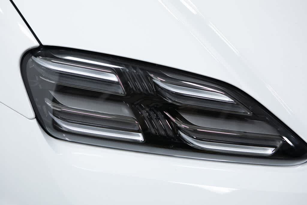 Thumbnail: 2025 Porsche Macan - 18