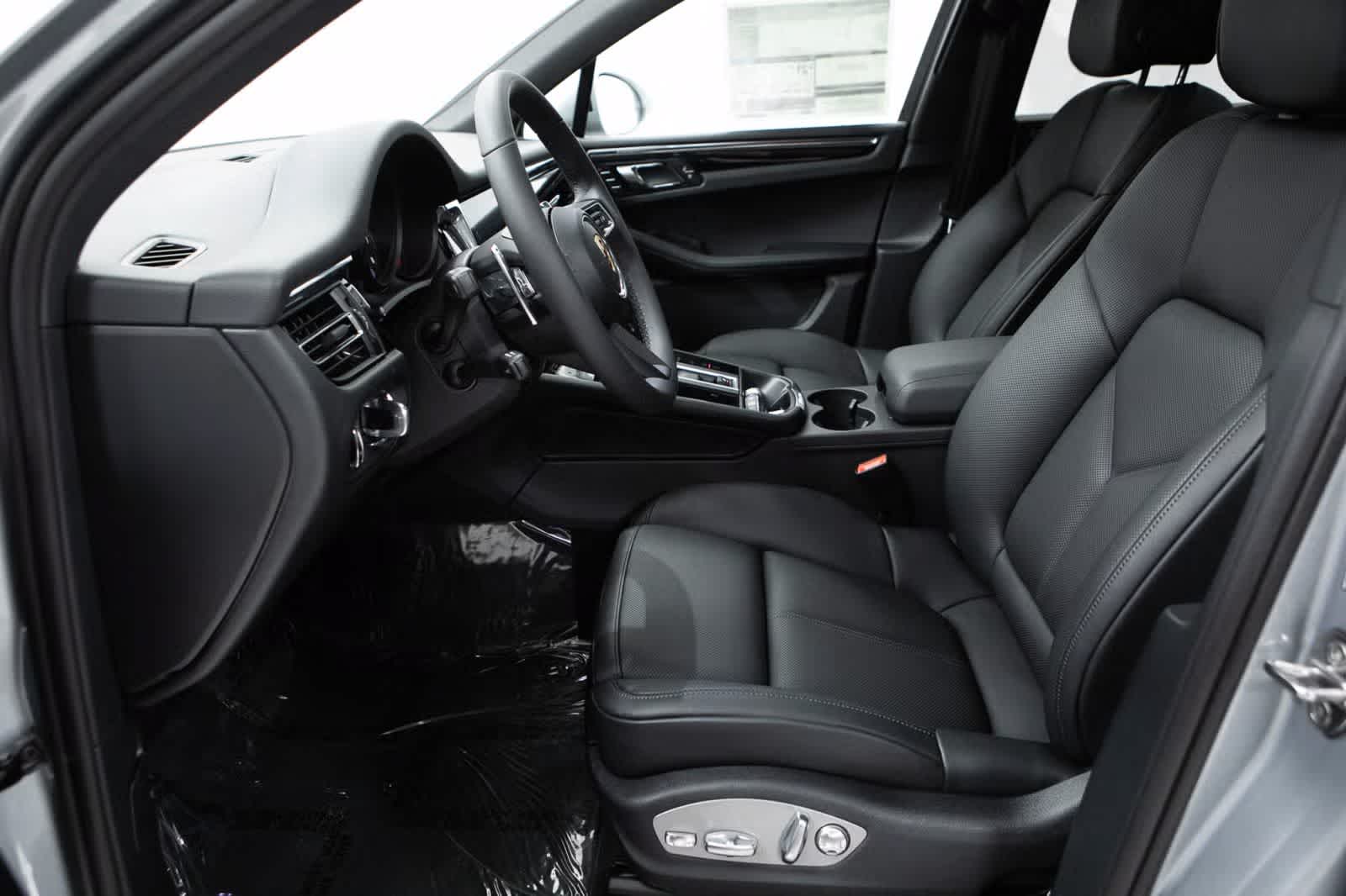 Thumbnail: 2026 Porsche Macan - 22