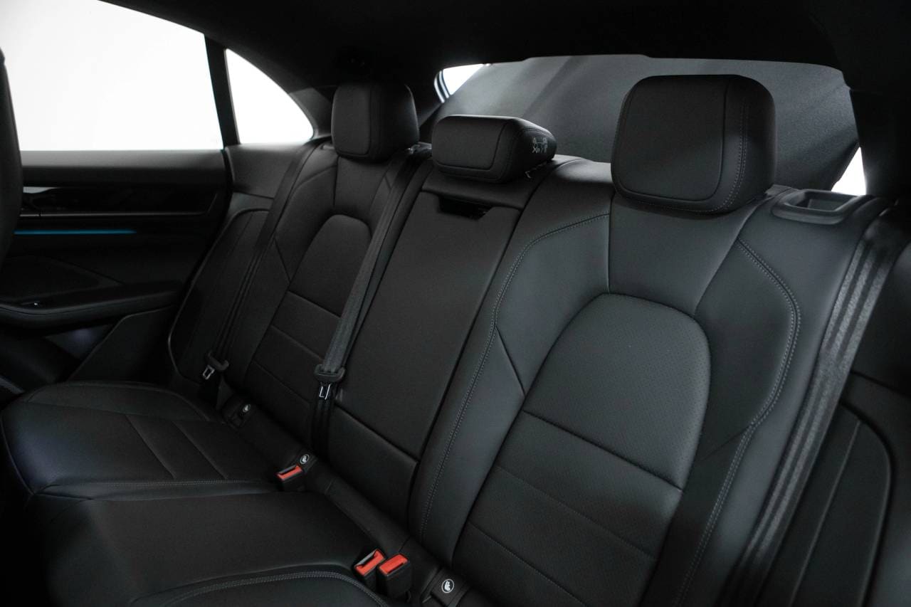 Thumbnail: 2026 Porsche Macan - 38