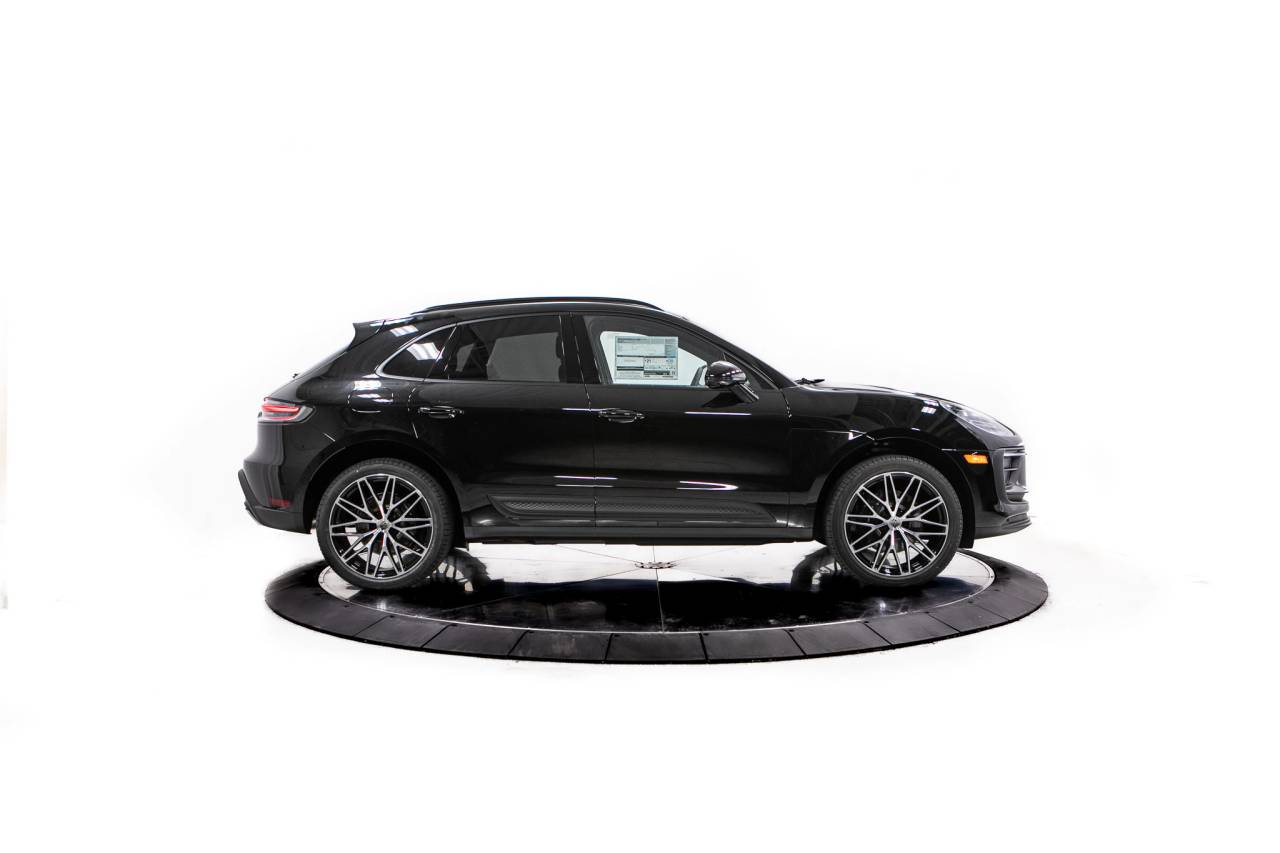 Thumbnail: 2026 Porsche Macan - 8