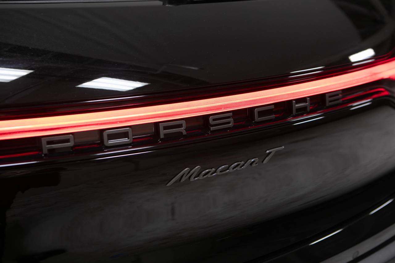 Thumbnail: 2026 Porsche Macan - 16