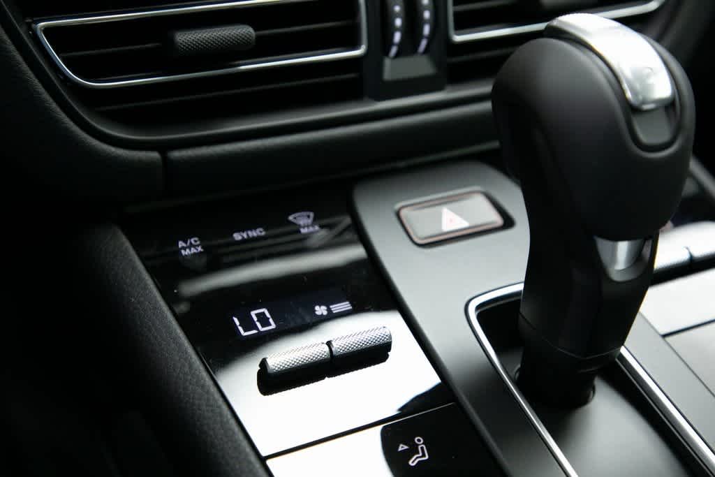 Thumbnail: 2025 Porsche Macan - 25