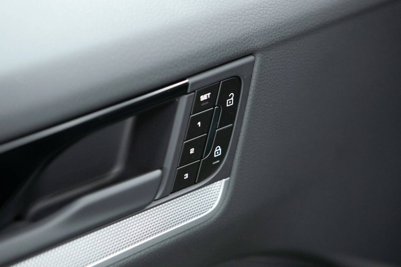 Thumbnail: 2026 Porsche Cayenne - 25