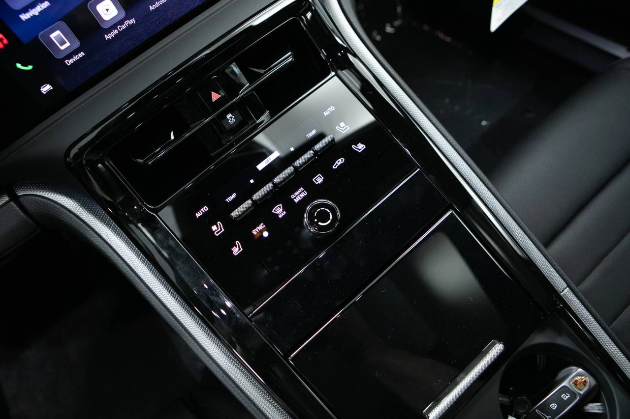 Thumbnail: 2026 Porsche Panamera - 28