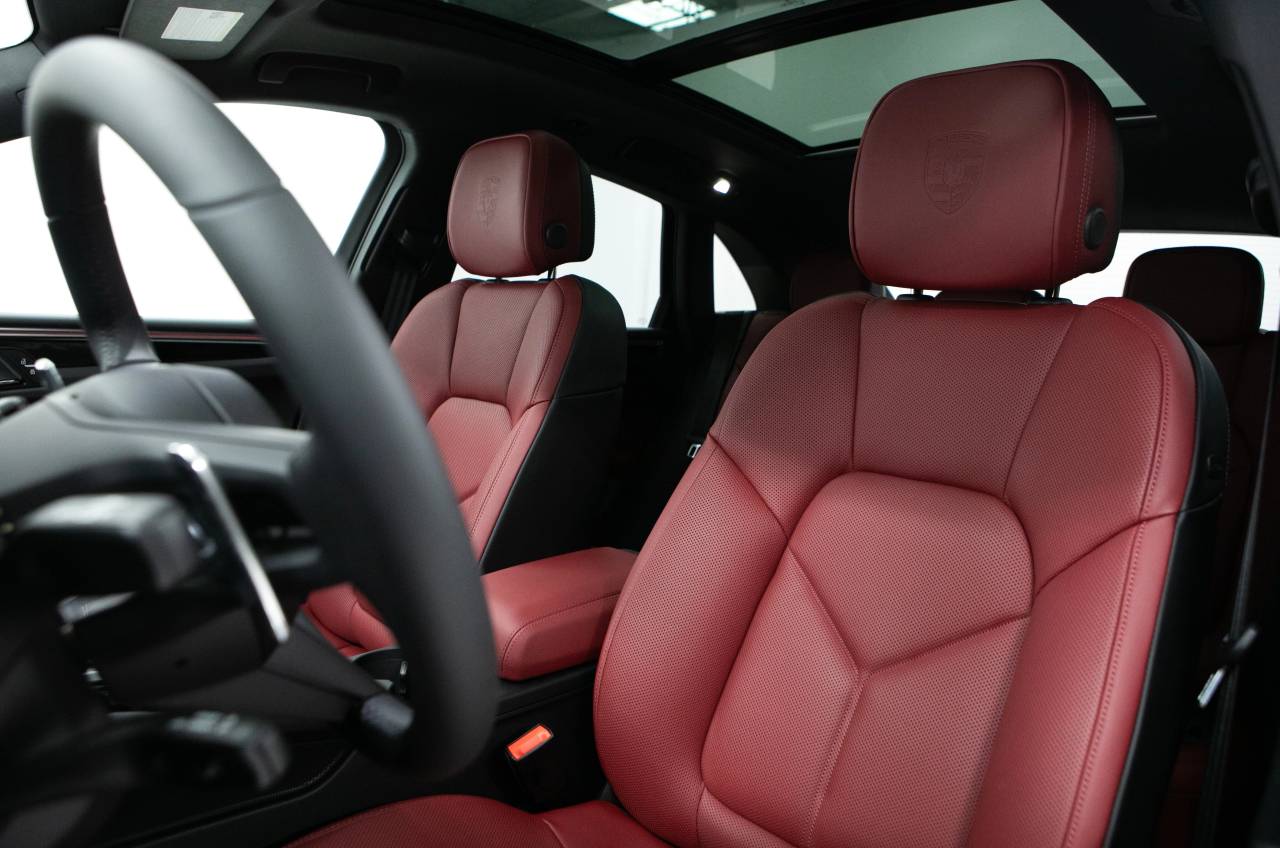 Thumbnail: 2025 Porsche Macan - 8