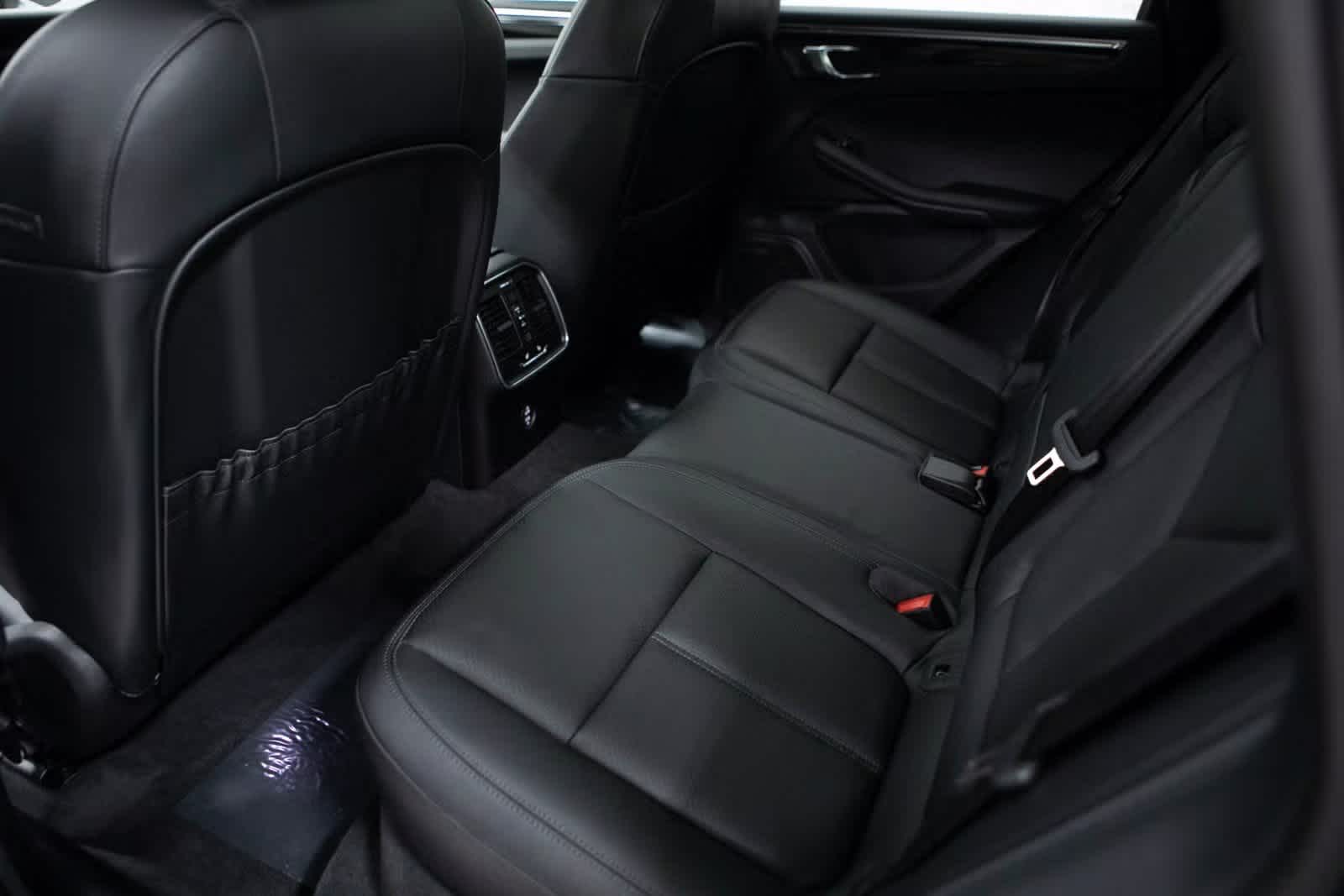 Thumbnail: 2025 Porsche Macan - 30