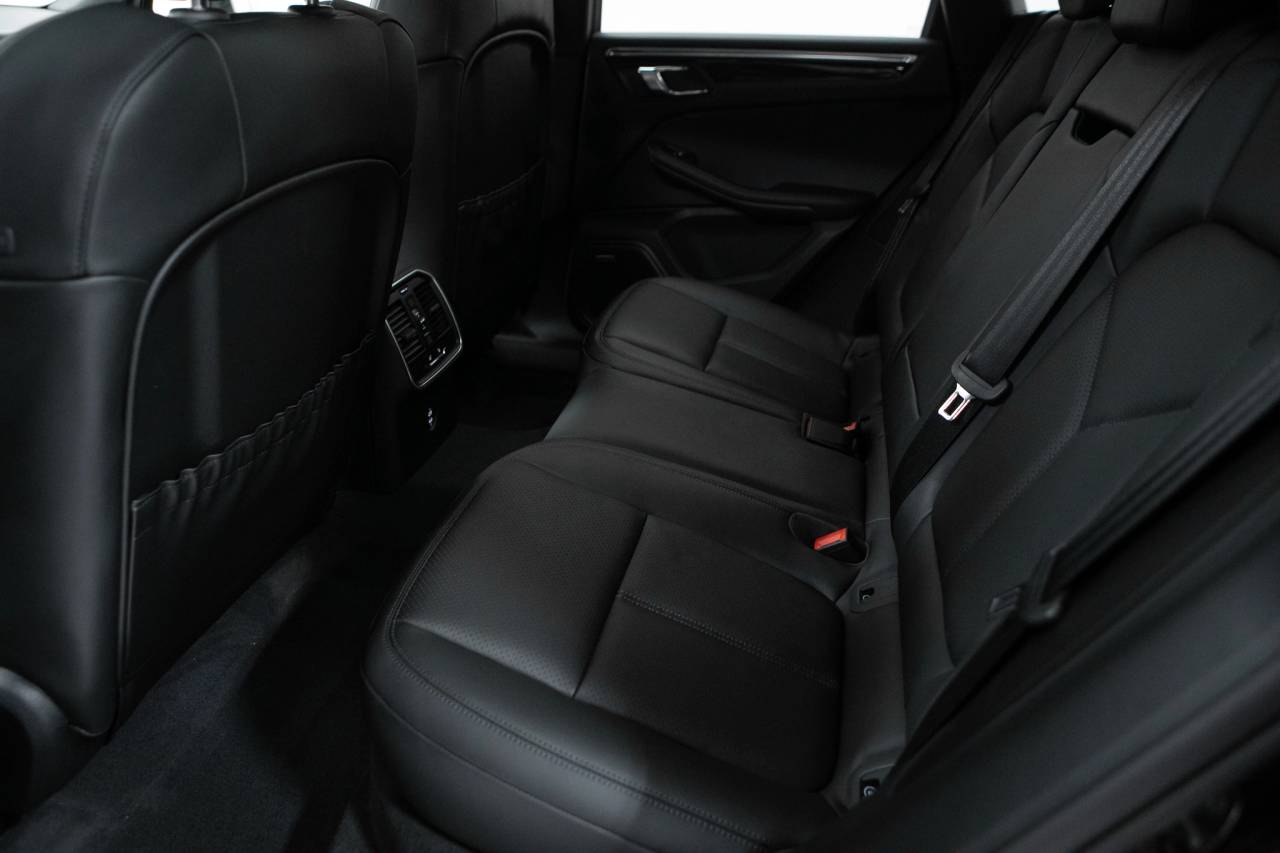 Thumbnail: 2026 Porsche Macan - 37