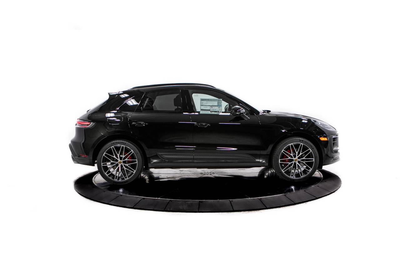 Thumbnail: 2026 Porsche Macan - 8