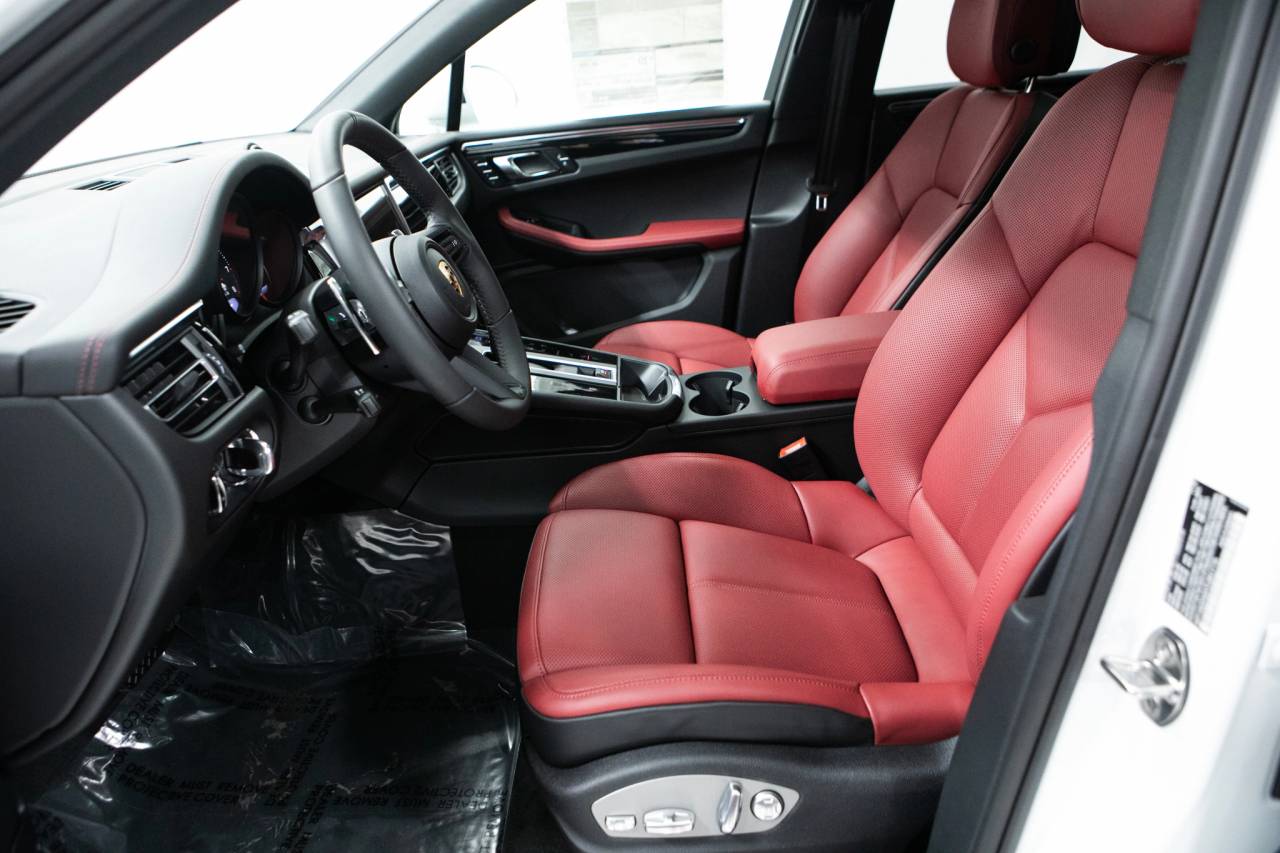 Thumbnail: 2026 Porsche Macan - 22