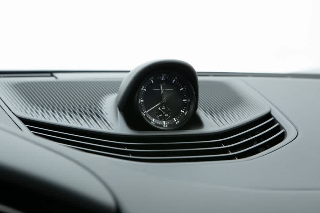Thumbnail: 2025 Porsche Taycan - 32