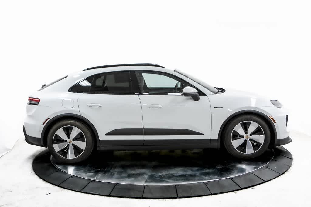 Thumbnail: 2025 Porsche Macan - 8