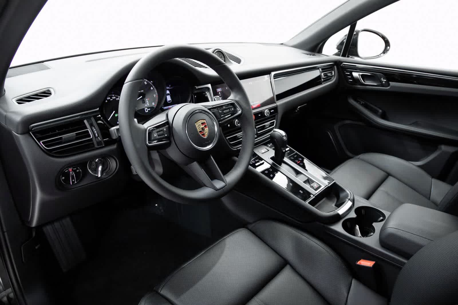 Thumbnail: 2025 Porsche Macan - 4