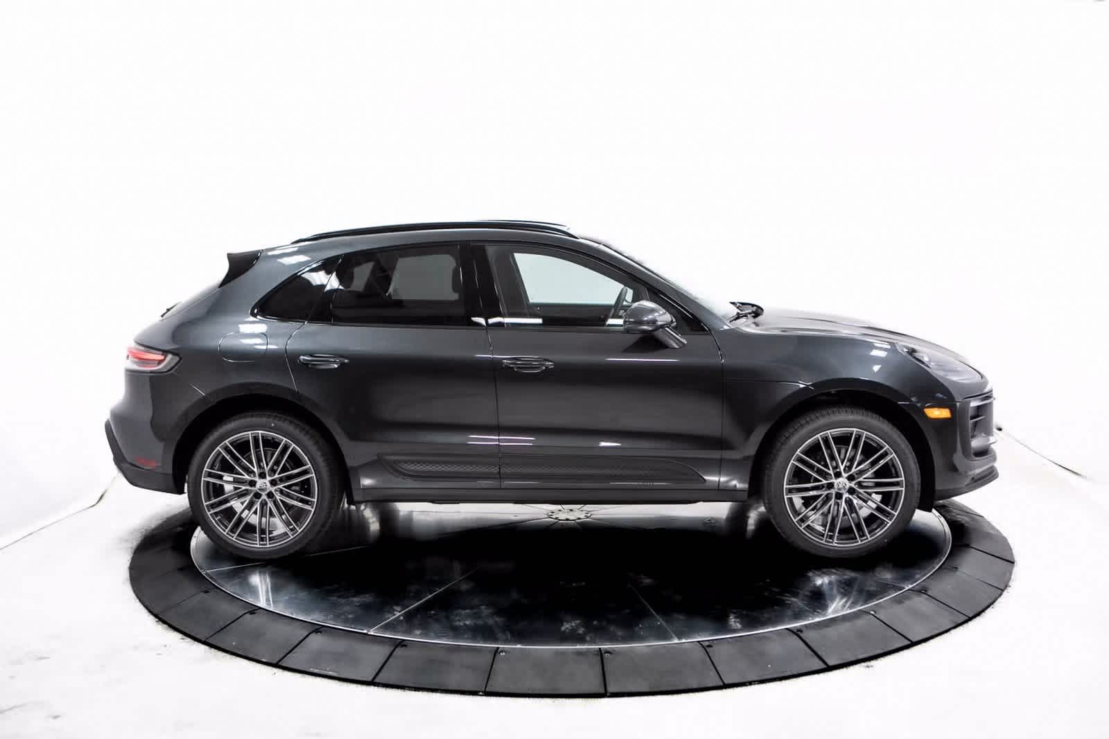 Thumbnail: 2025 Porsche Macan - 8
