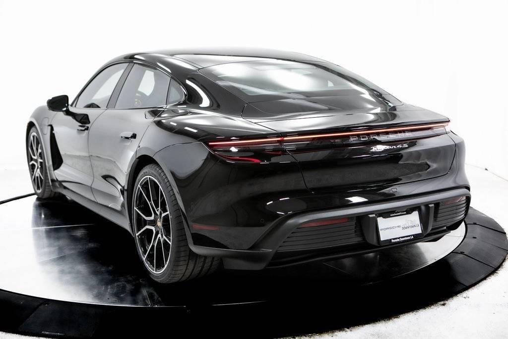 Thumbnail: 2025 Porsche Taycan - 3