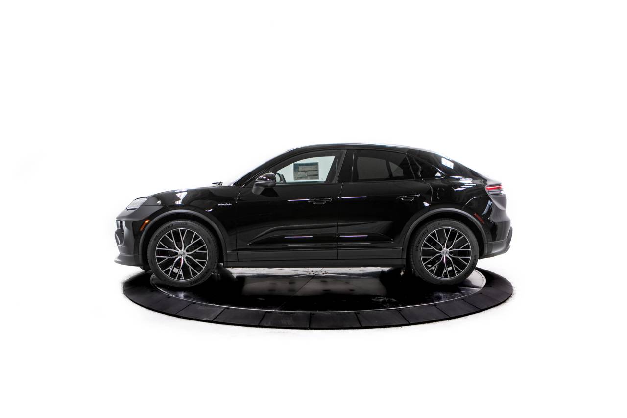 Thumbnail: 2026 Porsche Macan - 2