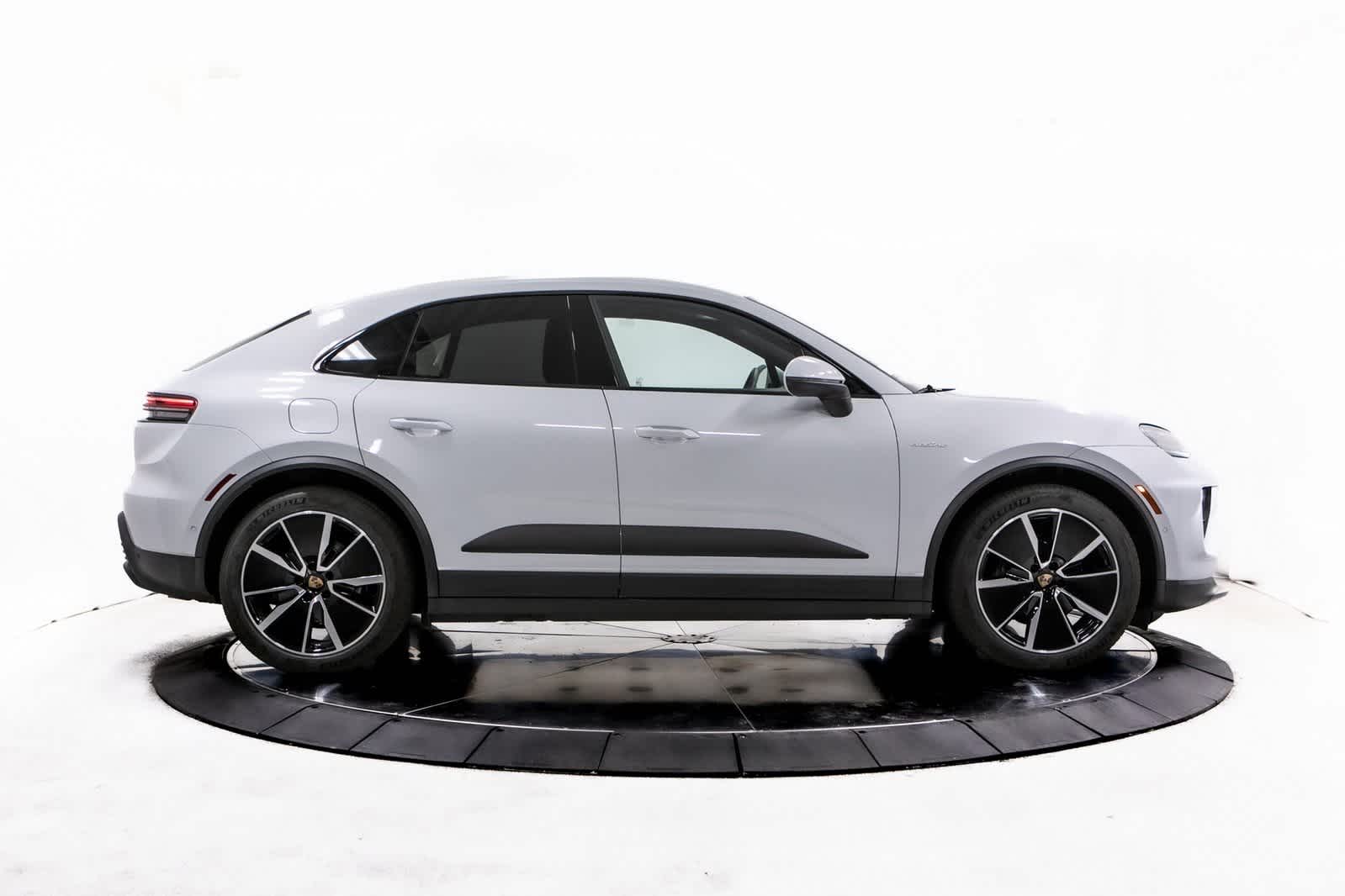 Thumbnail: 2025 Porsche Macan - 8