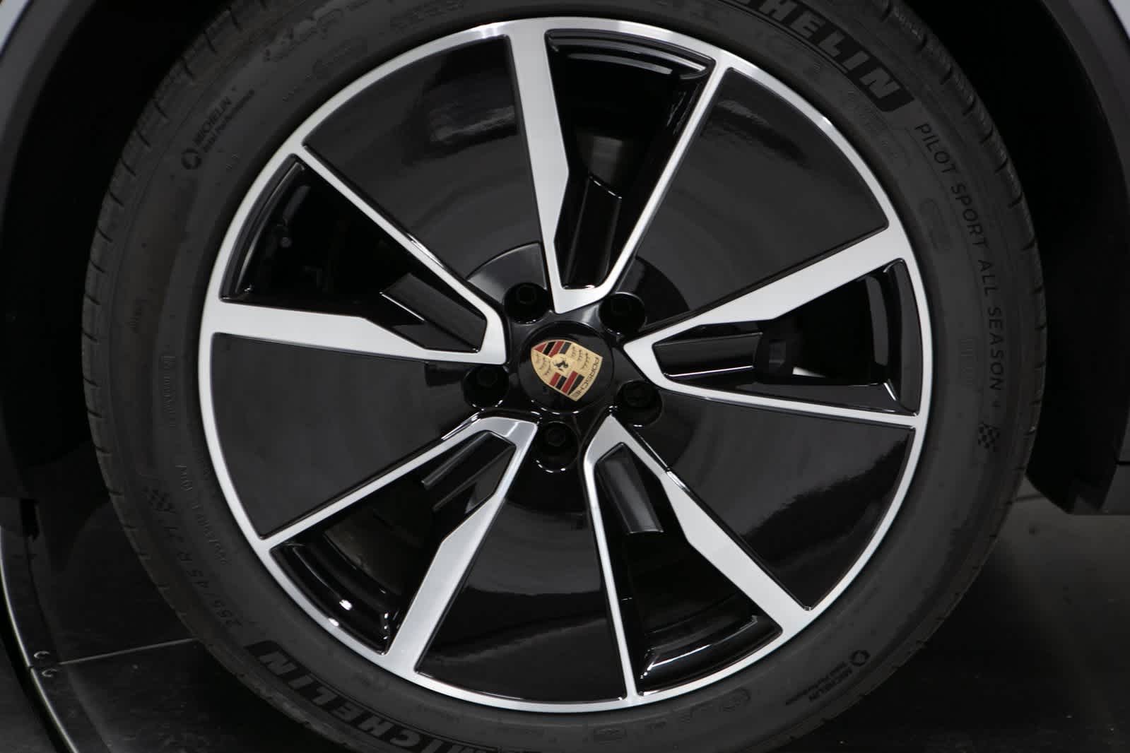 Thumbnail: 2025 Porsche Macan - 11