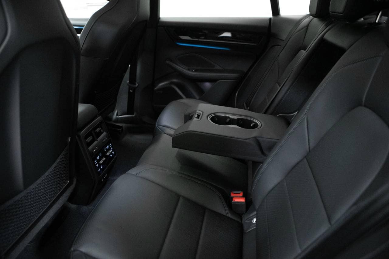 Thumbnail: 2026 Porsche Macan - 36