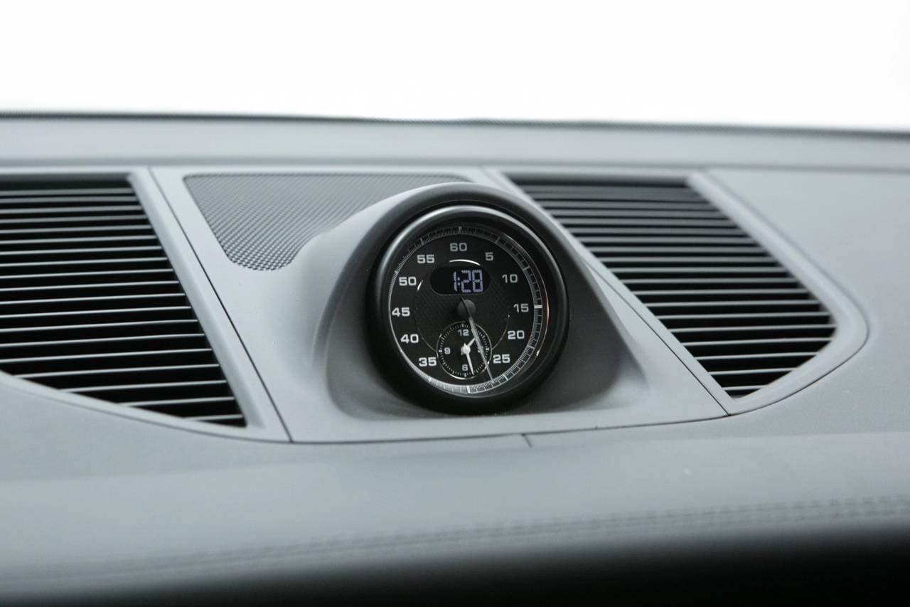 Thumbnail: 2026 Porsche Macan - 30