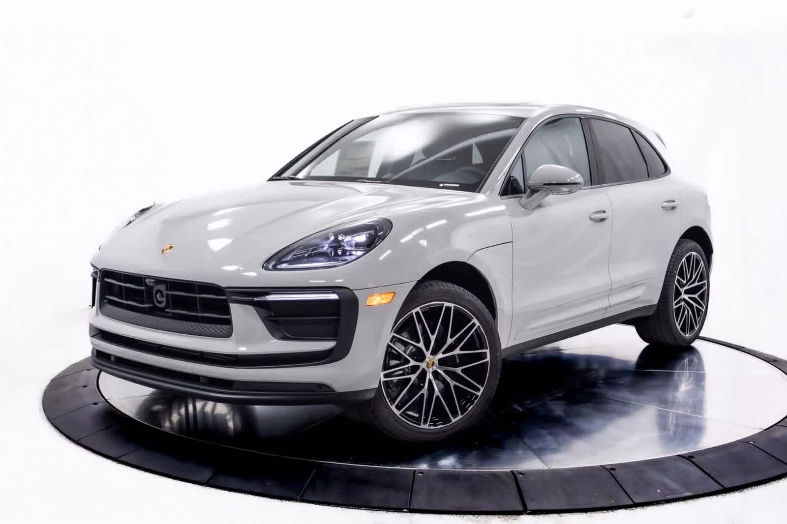 Thumbnail: 2025 Porsche Macan - 1
