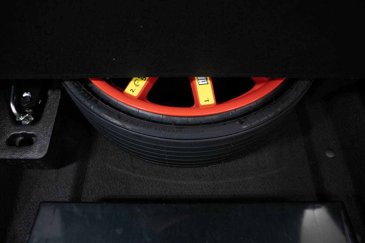 Thumbnail: 2026 Porsche Macan - 40