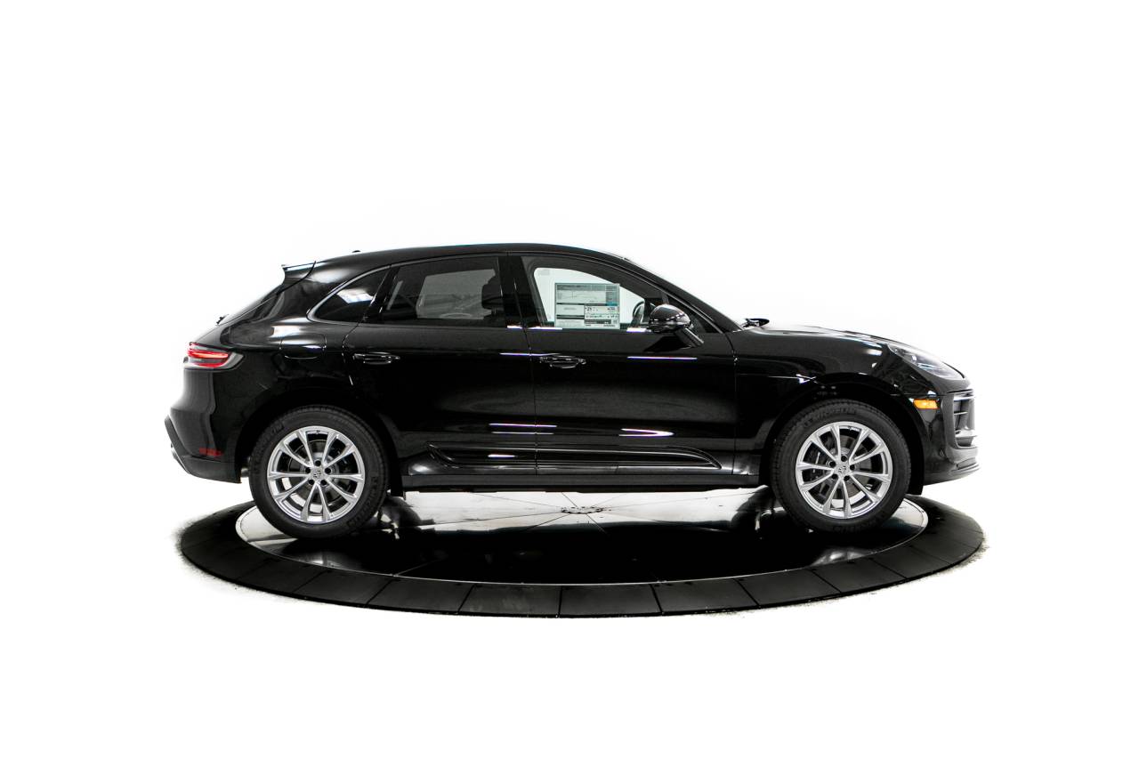 Thumbnail: 2026 Porsche Macan - 8