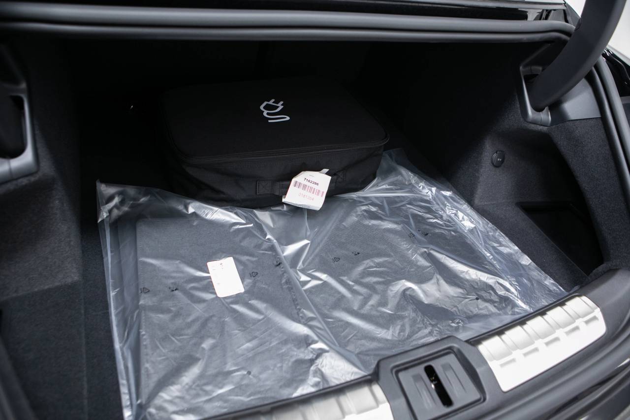 Thumbnail: 2026 Porsche Taycan - 38