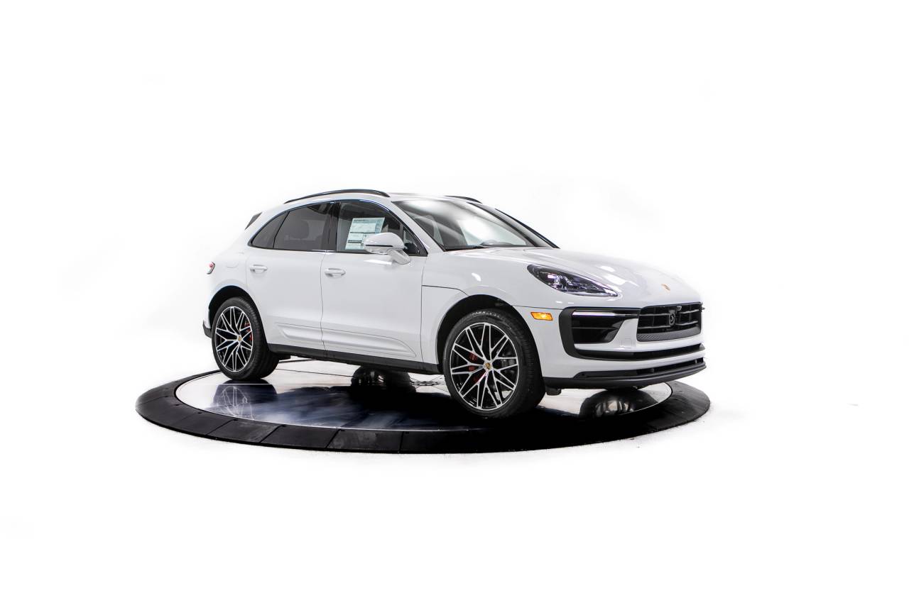 Thumbnail: 2026 Porsche Macan - 9