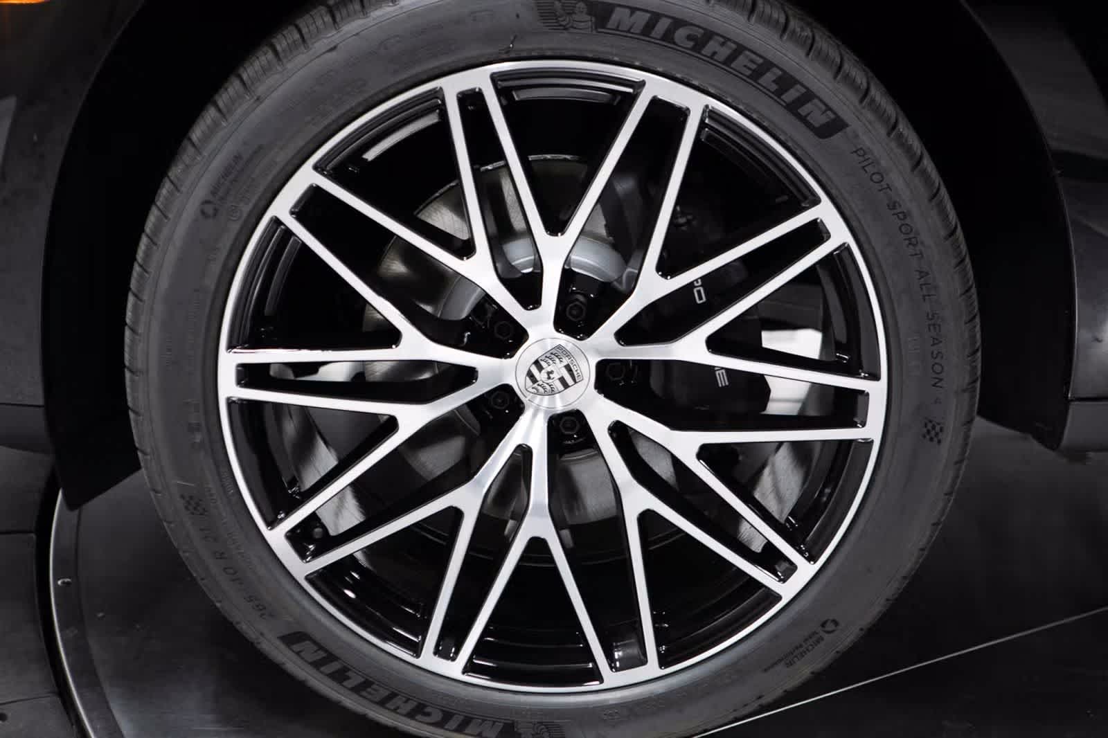 Thumbnail: 2026 Porsche Macan - 11