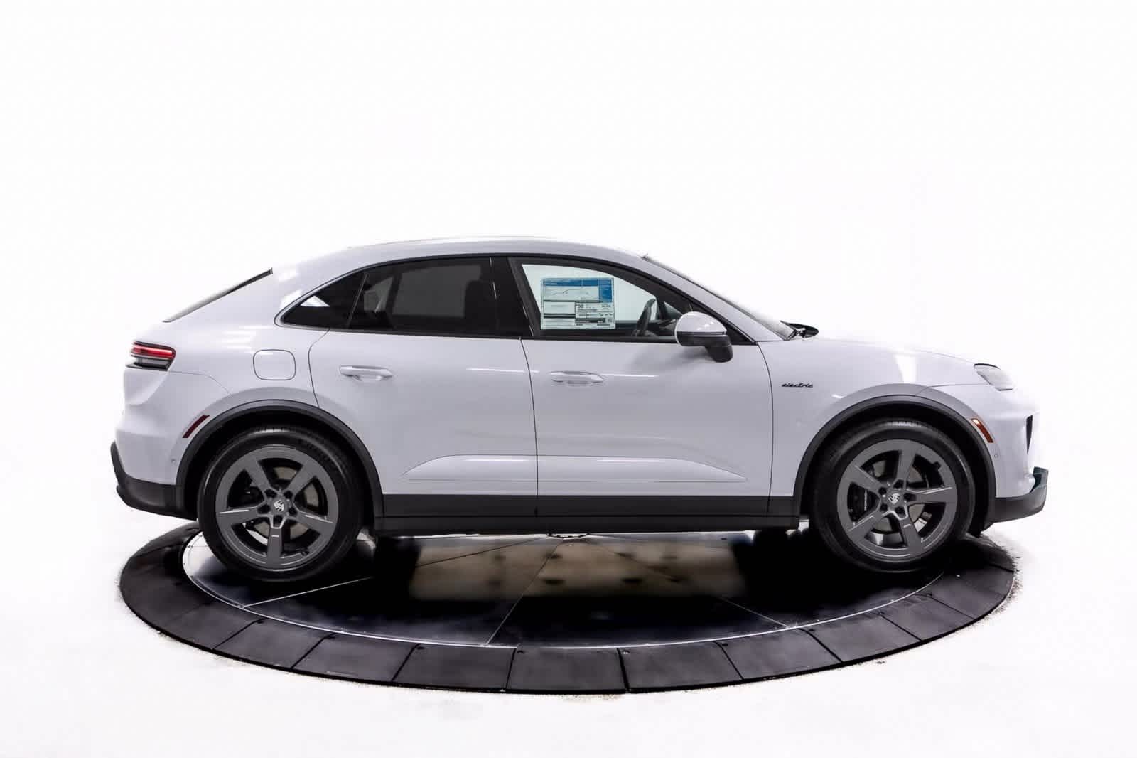 Thumbnail: 2025 Porsche Macan - 8